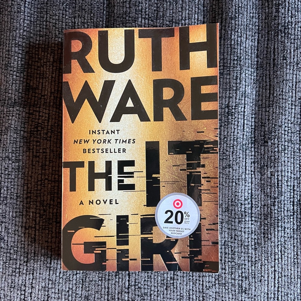 Book sale!! 3/$20 📚 The It Girl by Ruth Ware Paperback
